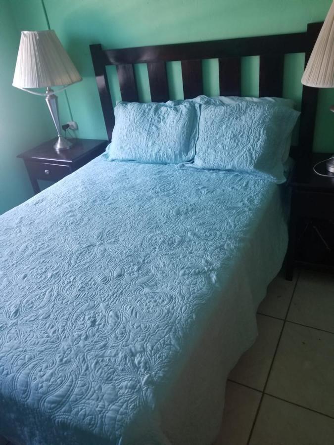 Elizabeth Enchantments La Ceiba Exterior photo