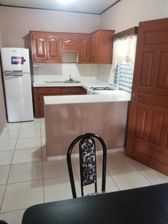 Elizabeth Enchantments La Ceiba Exterior photo