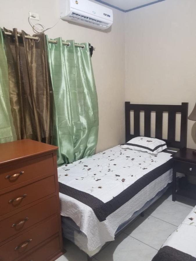 Elizabeth Enchantments La Ceiba Exterior photo