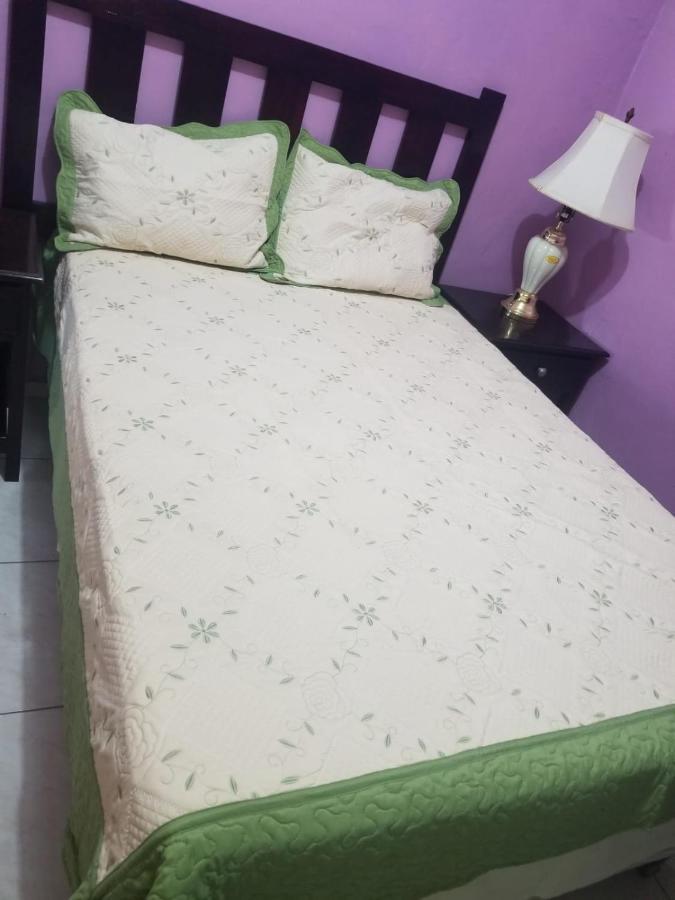Elizabeth Enchantments La Ceiba Exterior photo