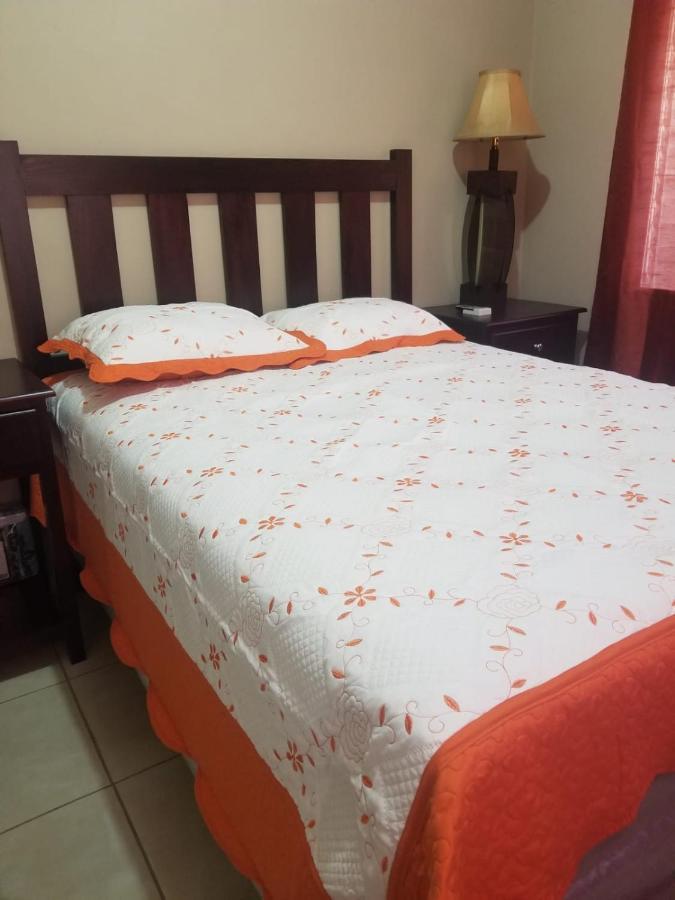 Elizabeth Enchantments La Ceiba Exterior photo