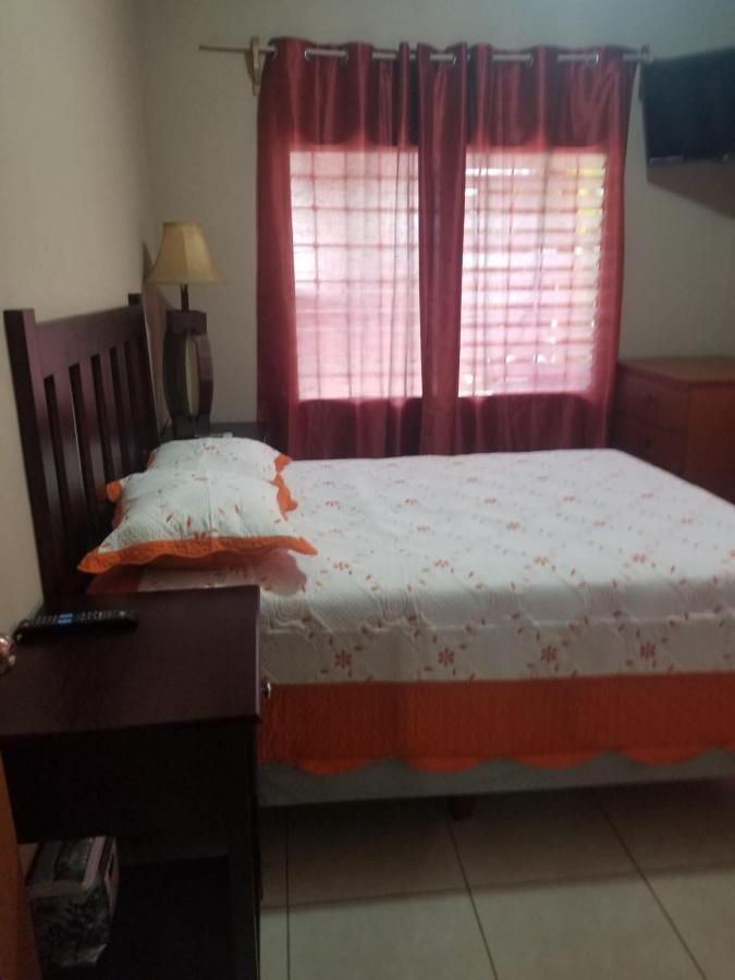 Elizabeth Enchantments La Ceiba Exterior photo